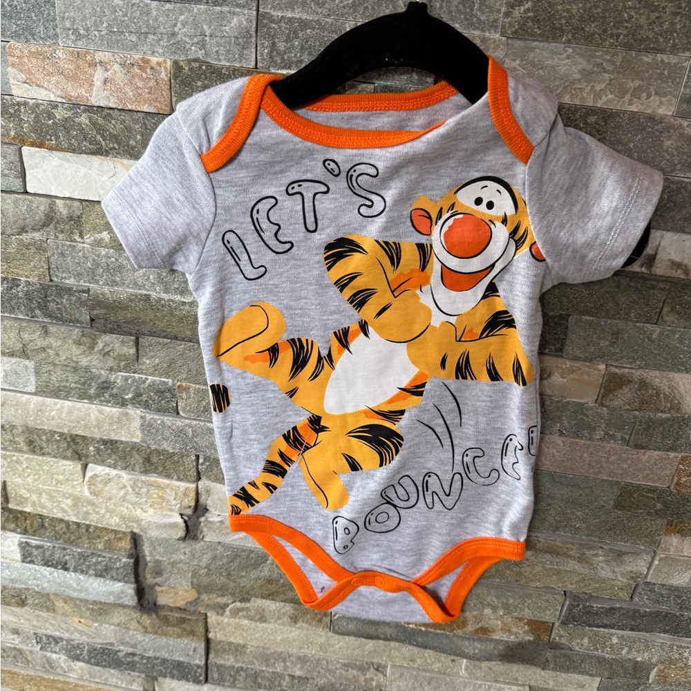 💛Winnie the Pooh tigger onesie